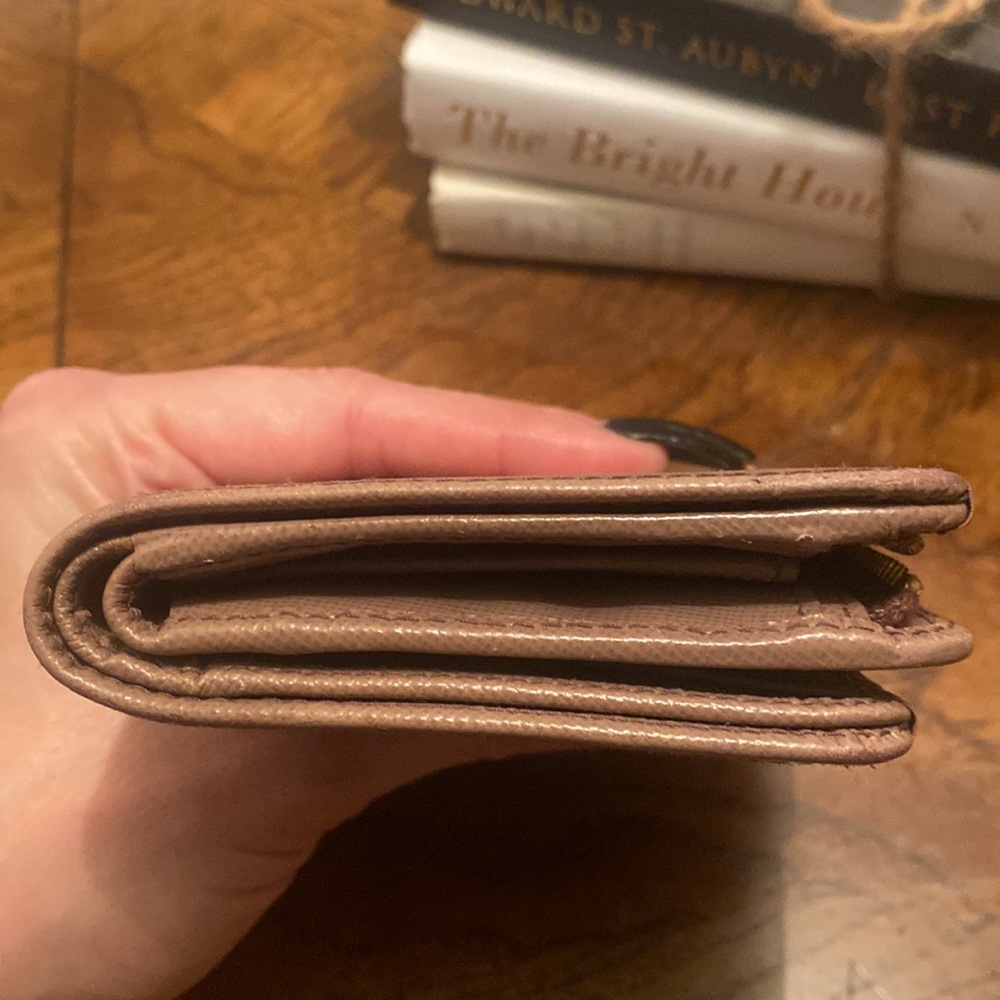 💯 AUTH. Prada beige small zippy wallet - Picture 12 of 14